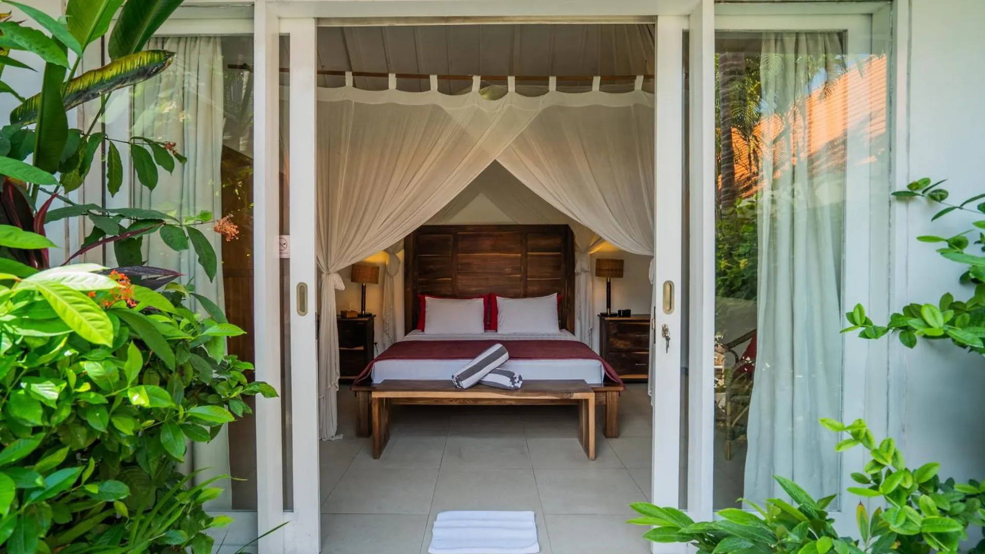 Villa Maxceo - 3Br Poolvilla Near The Beach Canggu