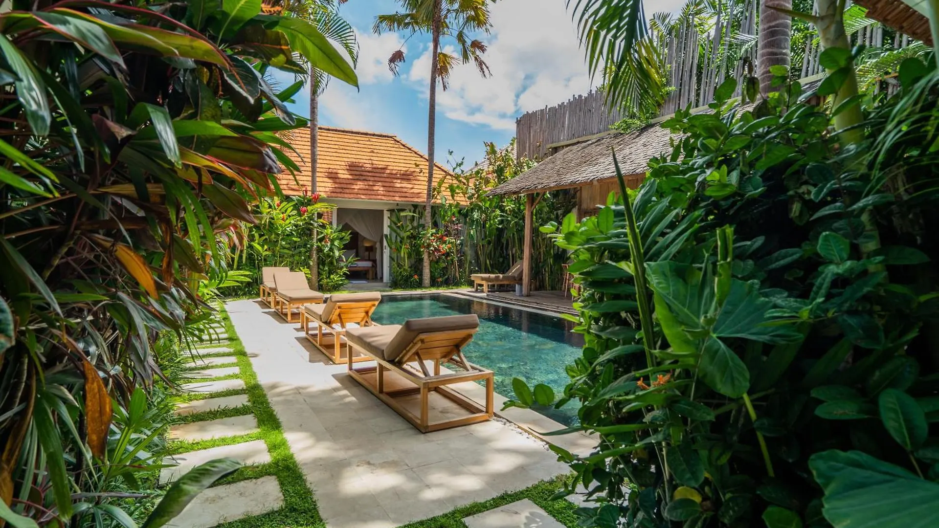 Villa Maxceo - 3Br Poolvilla Near The Beach Canggu  0*, Canggu (Bali)