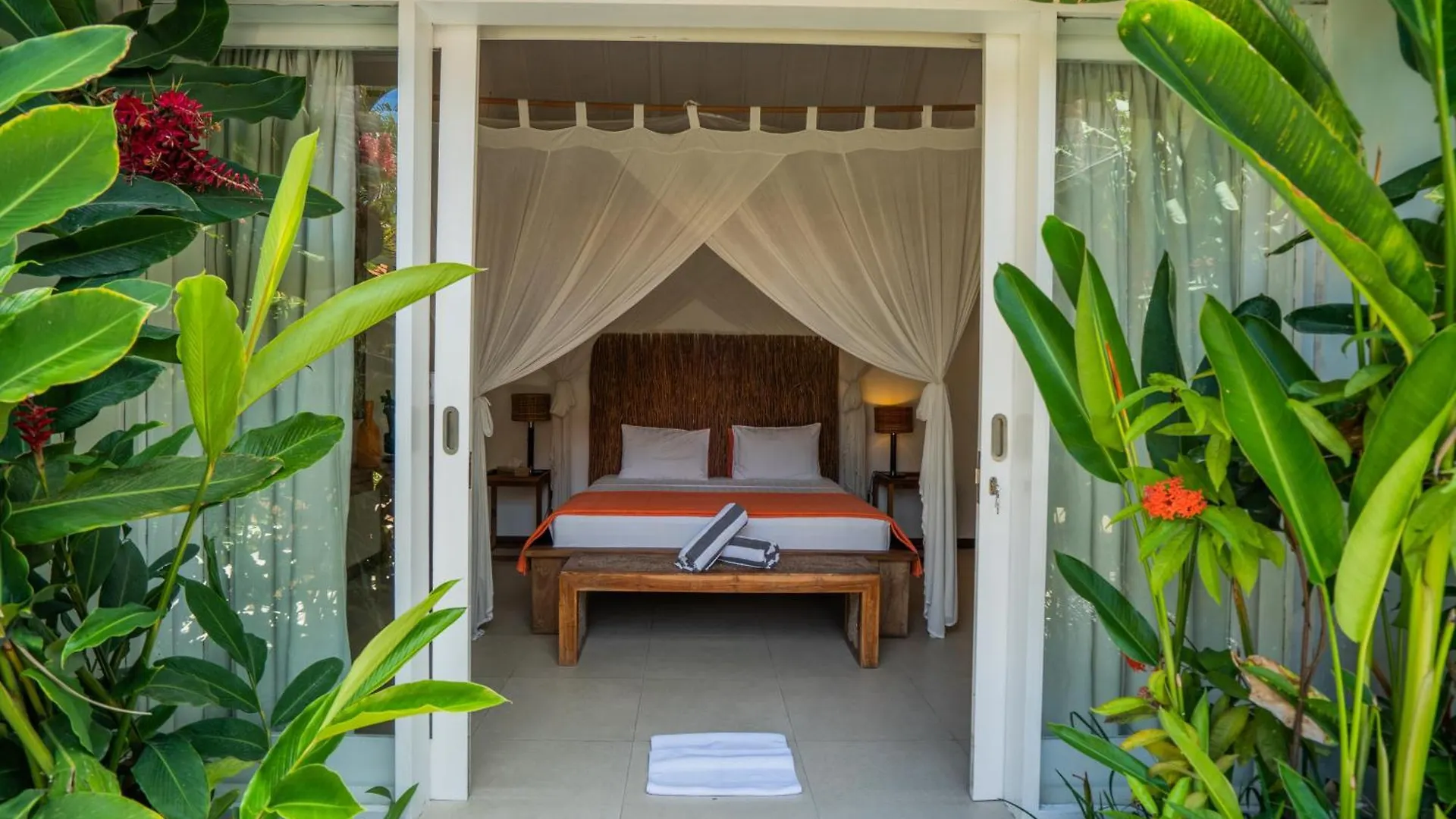 Villa Maxceo - 3Br Poolvilla Near The Beach Canggu  0*, Canggu (Bali)